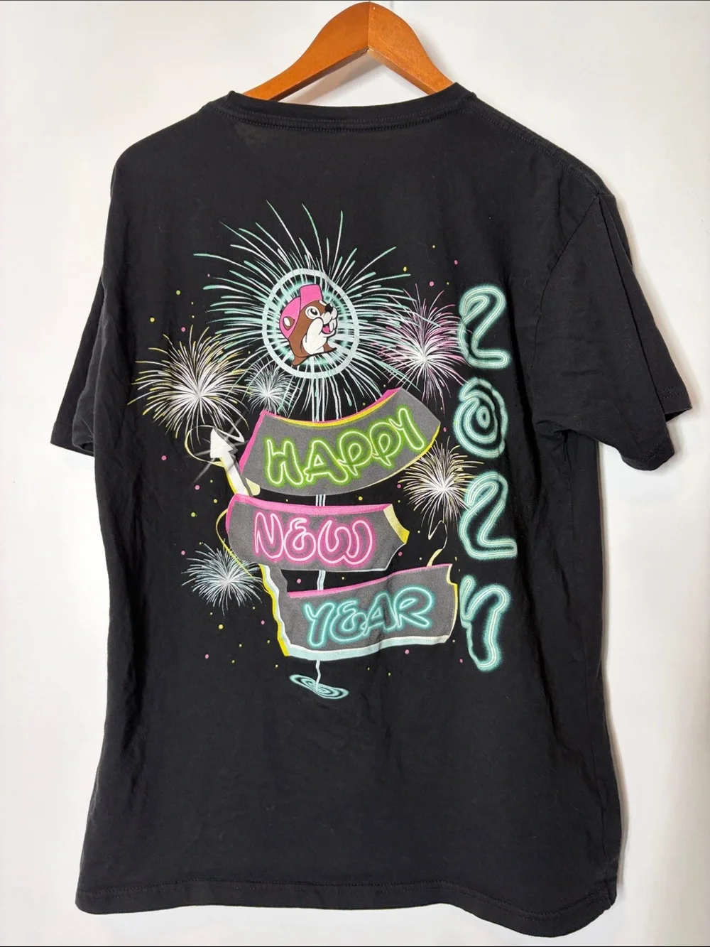 Buc-ee's Happy New Year 2024 Graphic Men's Large  Black T-Shirt